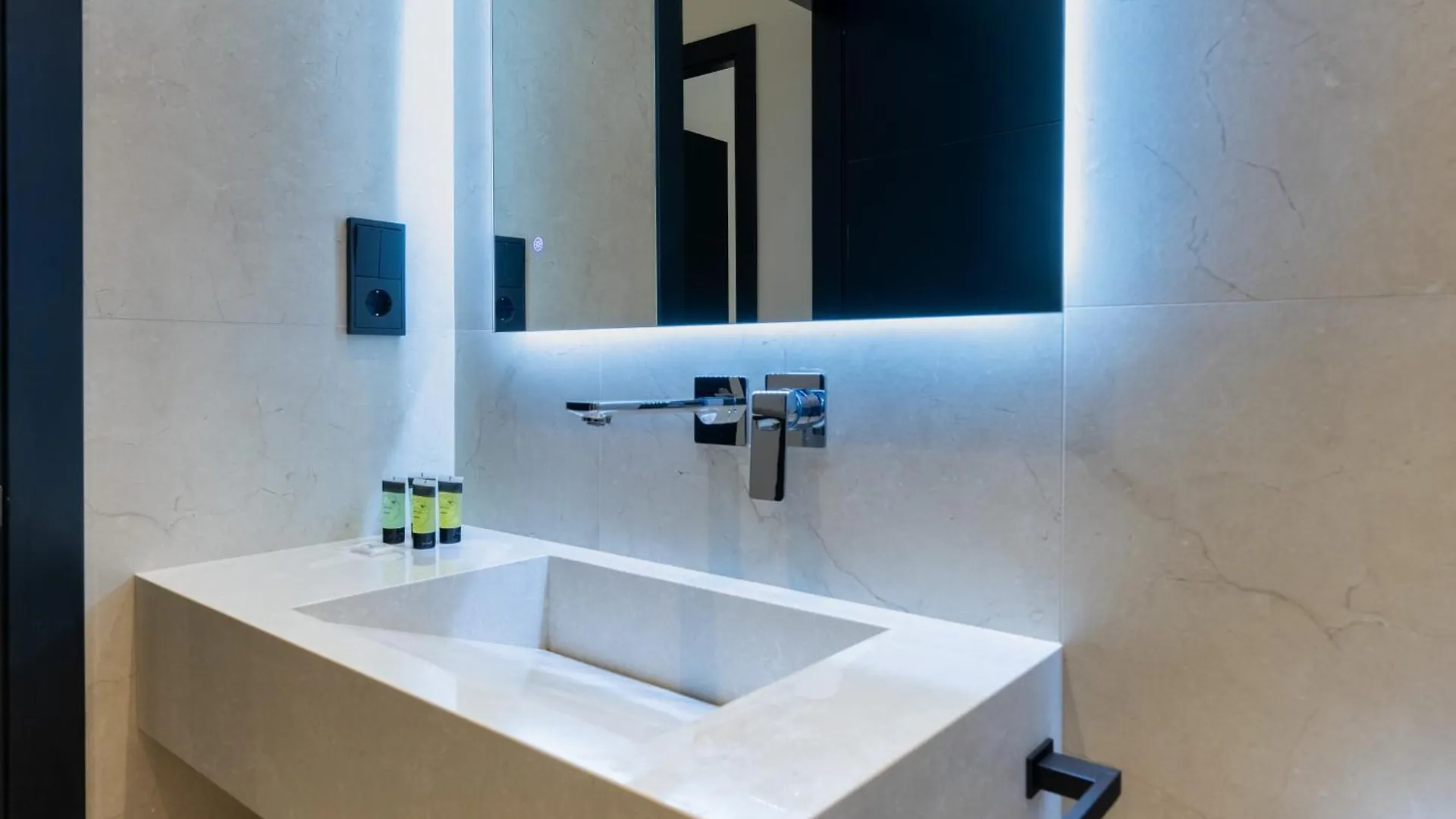 New Design Apartment - Private Patio - Gallos 2 Sewilla Hiszpania