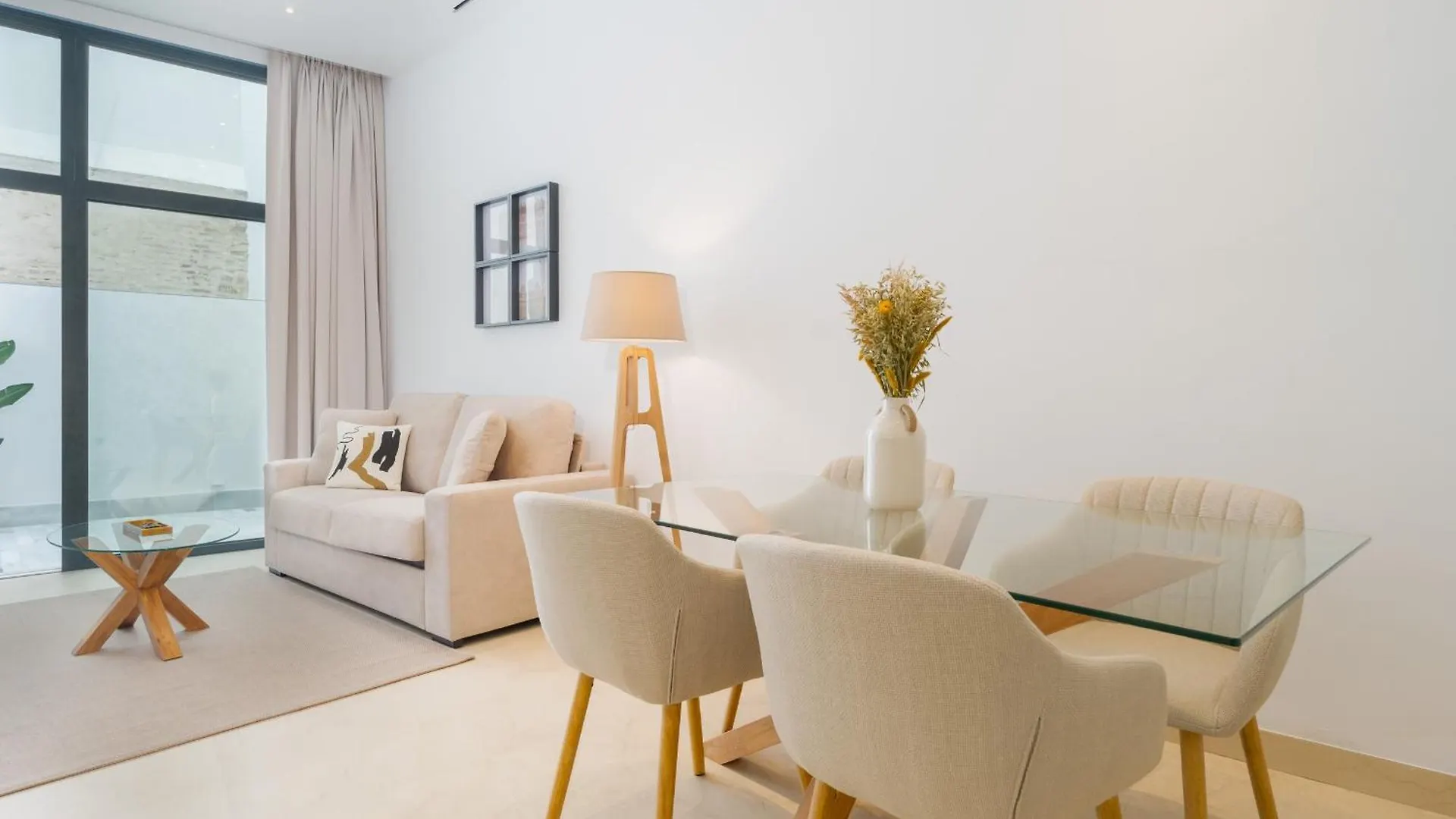 New Design Apartment - Private Patio - Gallos 2 Seville Spain
