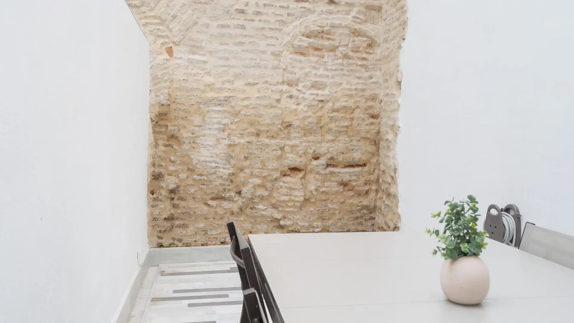 New Design Apartment - Private Patio - Gallos 2 Seville 0*,