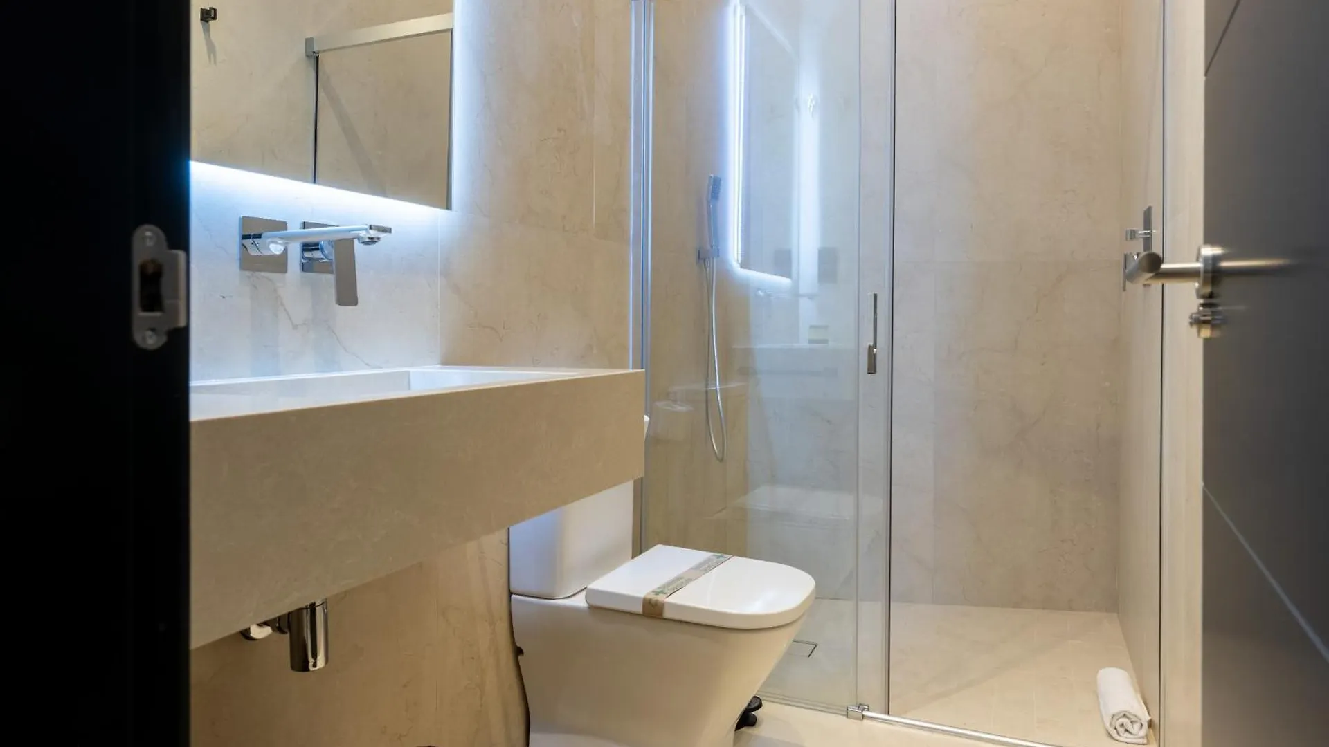 New Design Apartment - Private Patio - Gallos 2 Seville 0*,