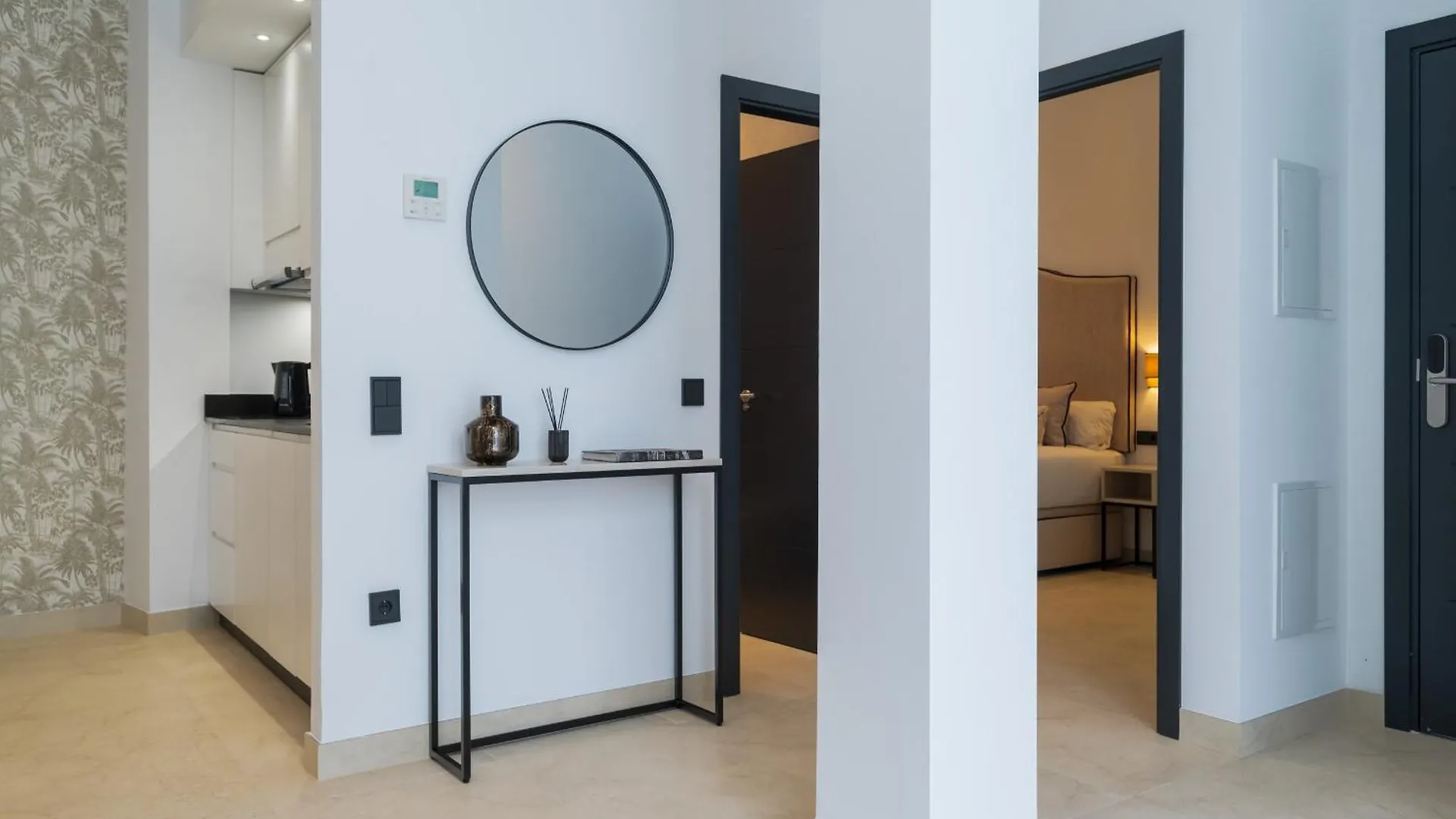 New Design Apartment - Private Patio - Gallos 2 Seville Spain