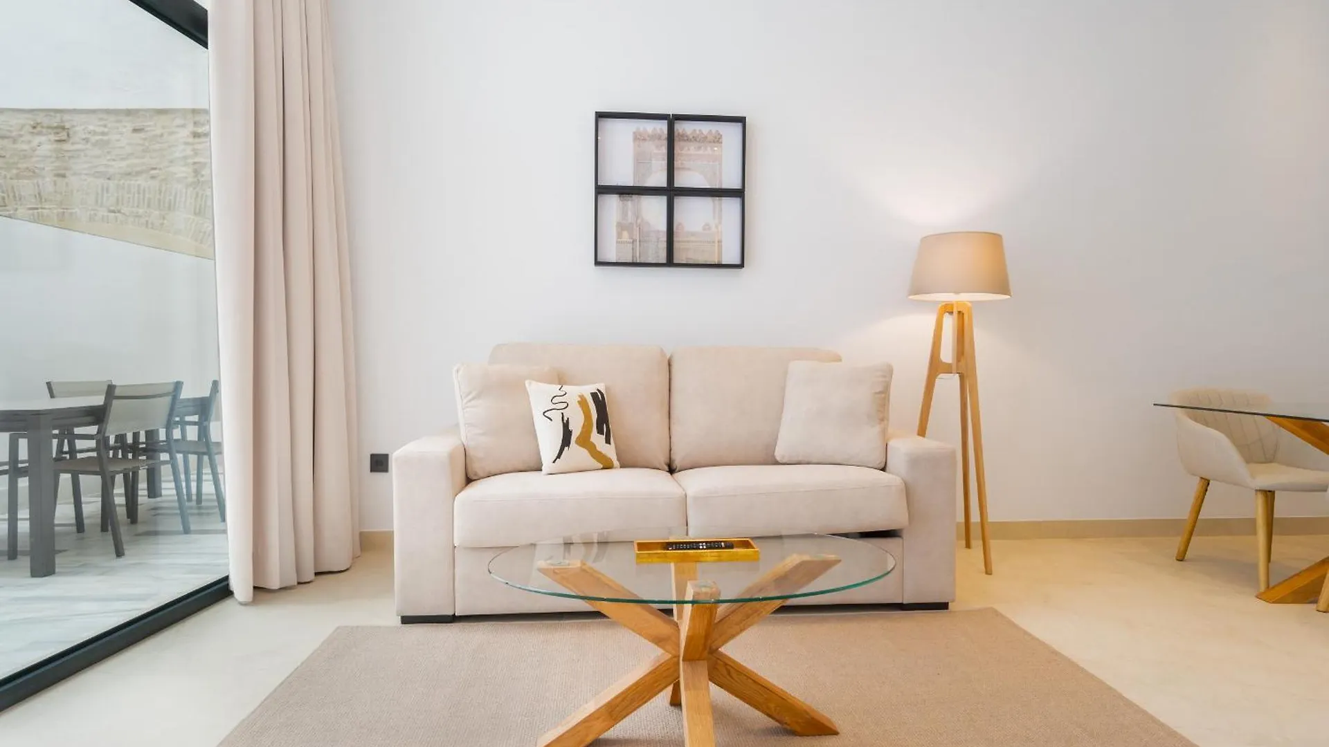 New Design Apartment - Private Patio - Gallos 2 Seville