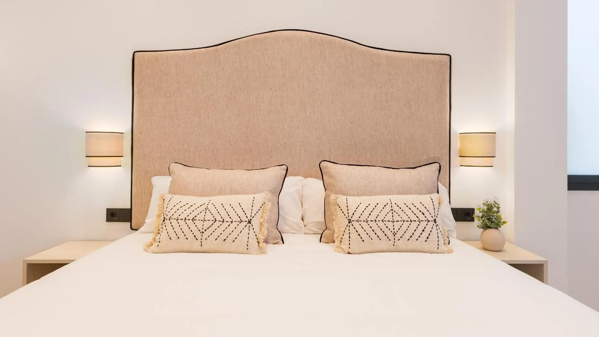 New Design Apartment - Private Patio - Gallos 2 Sevilla